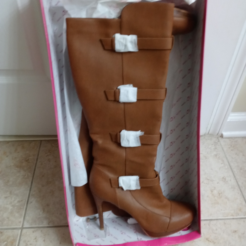 Women's Paris Hilton boots Size 11